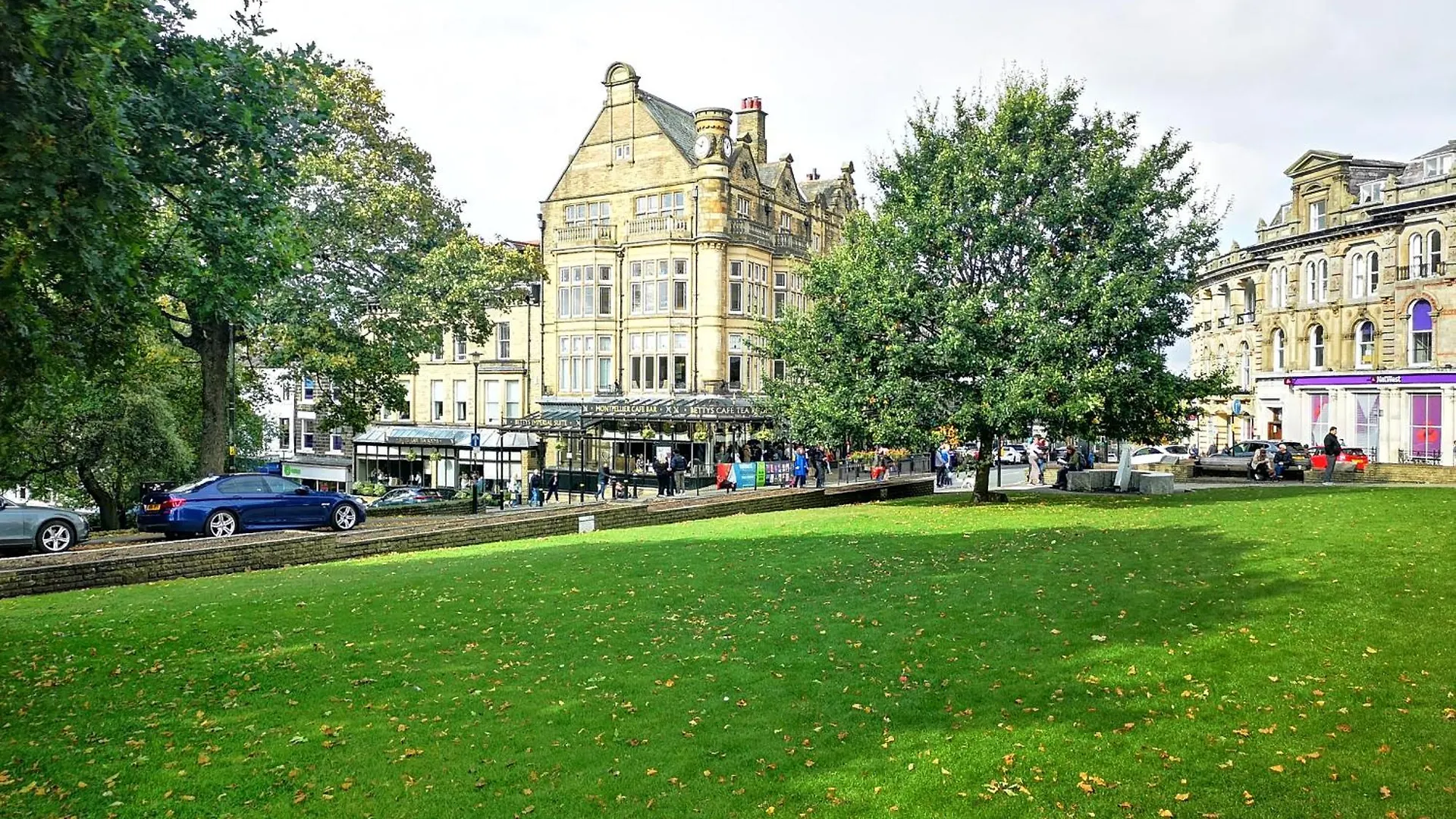 Central Harrogate Apartment With Parking Permit